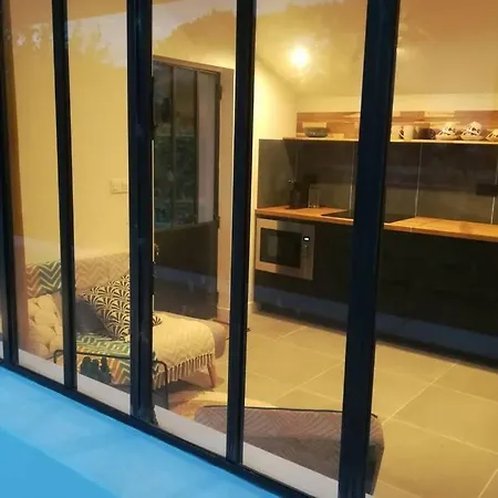 L'annexe Des Cigales, à L'ombre Des Chênes Lièges