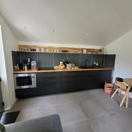 L'annexe Des Cigales, A L'ombre Des Chenes Lieges