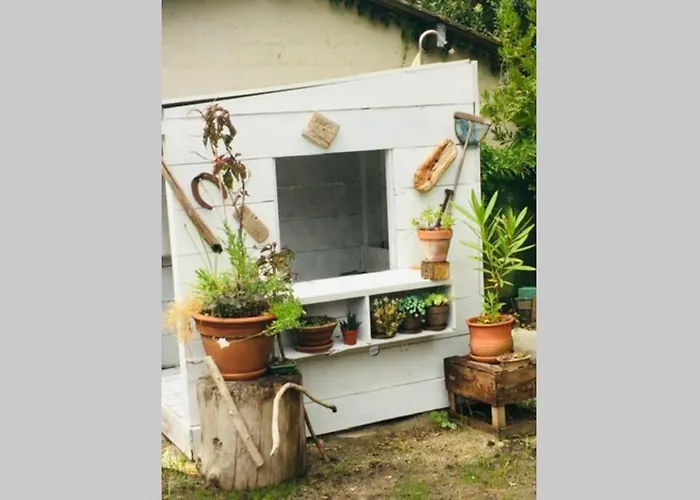 L'annexe Des Cigales, A L'ombre Des Chenes Lieges *