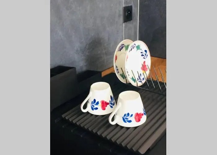 L'annexe Des Cigales, A L'ombre Des Chenes Lieges